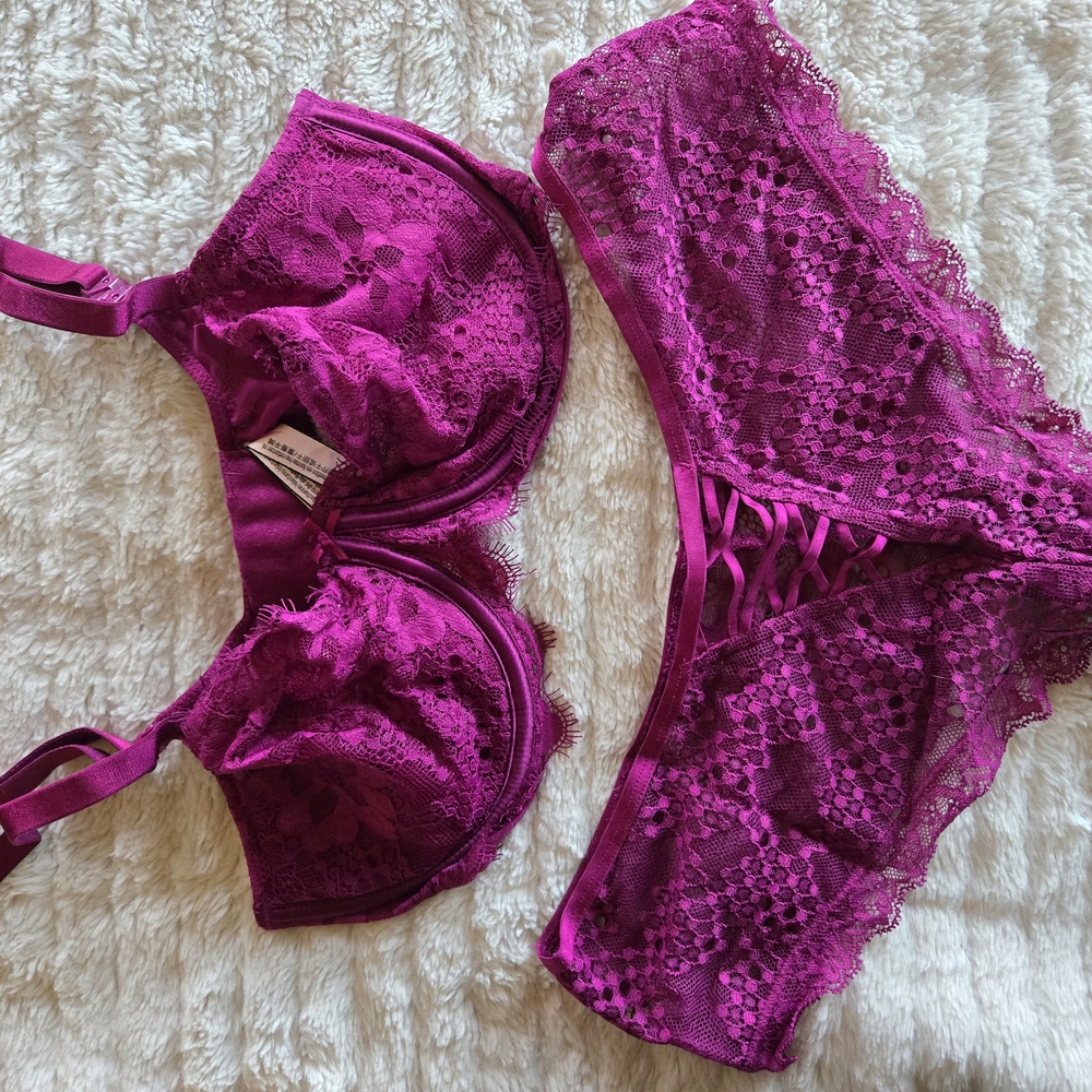 Elegant Lace Lingerie Set in Vibrant Pink